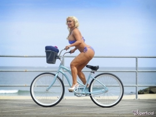 bumsandbikes: All woman bum