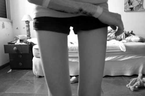 the-darkness-in-my-eyes:  Thigh thinspo