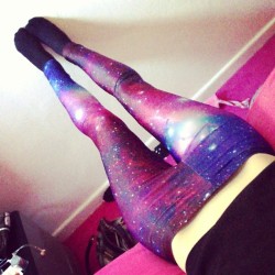 definitely-a-whore:  Love my leggings!