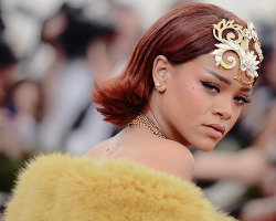 hellyeahrihannafenty: Rihanna at Met Gala