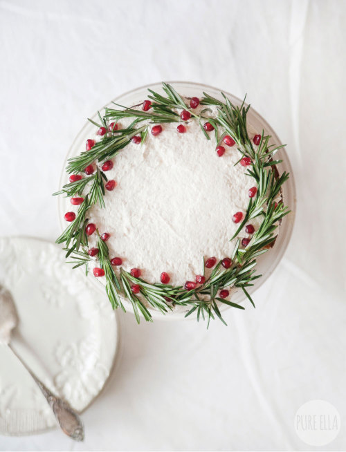 confectionerybliss:Gluten Free Vegan Gingerbread Christmas Wreath Cake {Dairy Free, Egg Free, Alle