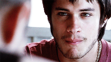 asilversnake:   Amores perros (2000), dir: Alejandro González Iñárritu.