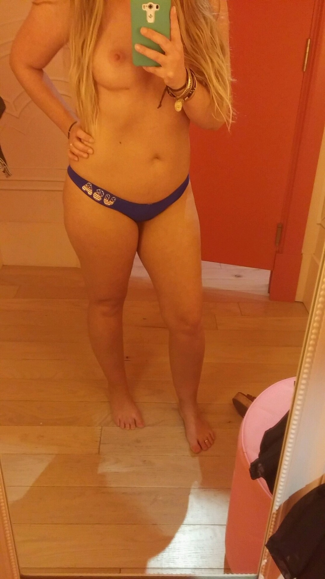 sarahxoxoblog:  Having fun trying on things at my fave store…love me some VS! 