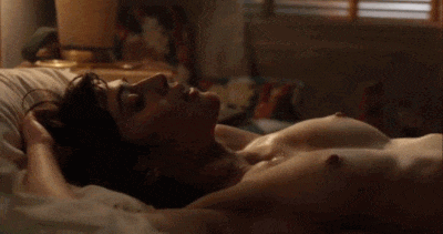 celebhunterextra:  Stimulate Lizzy Caplan’s pussy  More at Celebrity naked photos