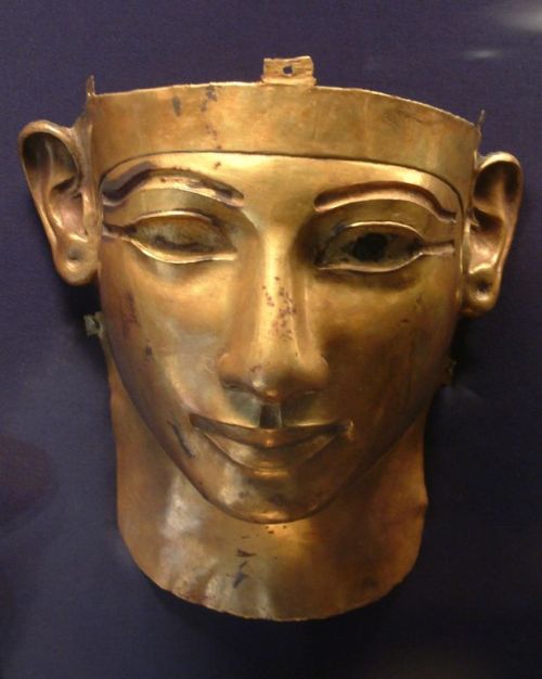 Gold Mask of Shoshenq IIThe funeral mask of King Shoshenq II was found on the pharaoh&rsquo;s mummy 