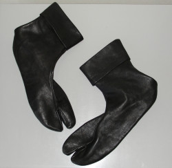 lacollectionneuse:  leather tabi socks (eu 40) • a.f. vandevorstUS 赊.00 BIN 