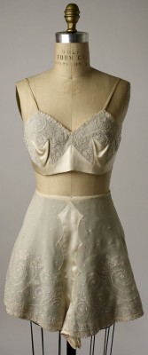 placedeladentelle:  Great Gatsby Fever : 20 Pieces of Vintage 1920s Lingerie - The Lingerie Addict  1920′s silk and linen lingerie, via The Met Museum 