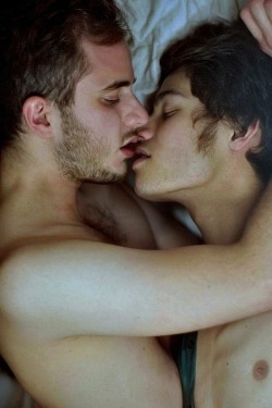 bigblasto:  bigblasto: gay love is beautiful!