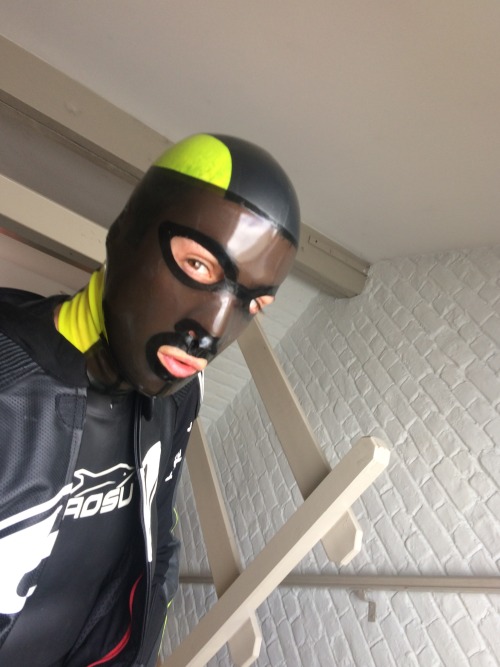 New self-made latex hood - BRUSSELS 2020  - outdoor88 (GR, recon, fetlife)