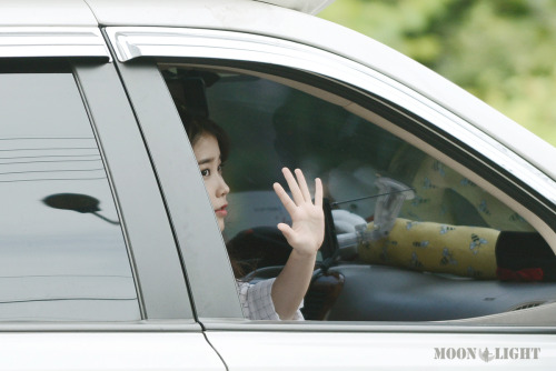 iumushimushi: 20130616 IU leaving Inkigayo cr: Moonlight