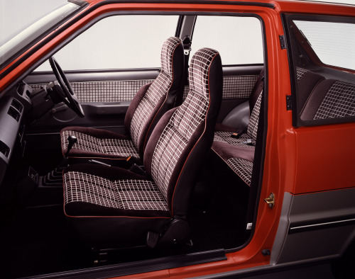 Sex carinteriors:  1982 Nissan March  pictures