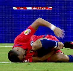 chilent:   3 minutes into the game, Alexis goes down after being fouled by Mercado.