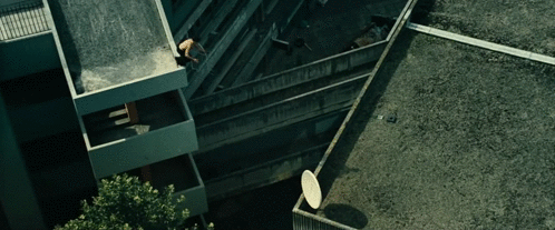 guts-and-uppercuts:  District B13 (2004)