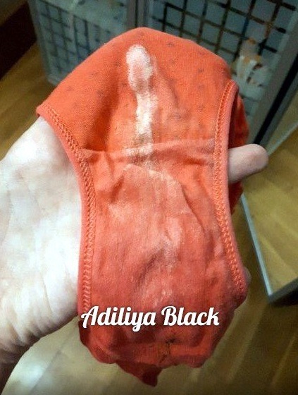 dirtypantiesgirlsfetish:Ношенные ароматные трусики с выделениями на нихDirty smelling panties