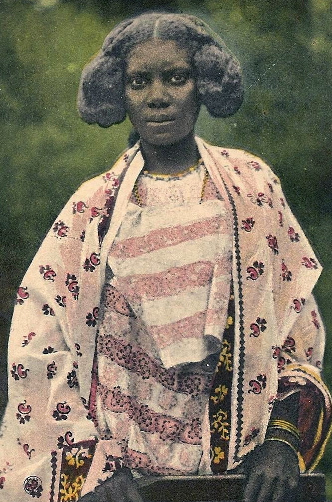 iluvsouthernafrica:  Madagascar: Vintage portraits of Malagasy women. 