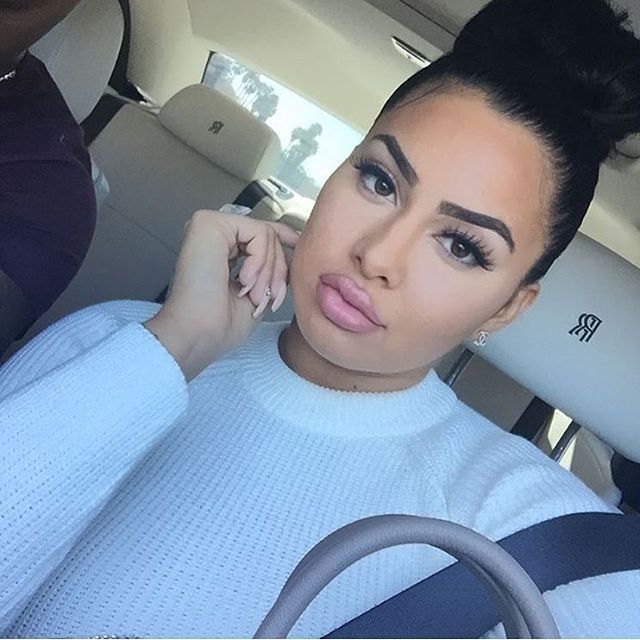 bombshellssonly:  @liyaavuitton