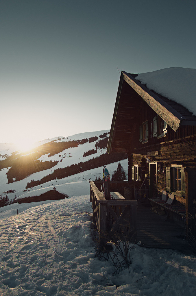 northerner94:  stace-lynn:  This looks lovely  Log cabin out in the mountains»»&gt;