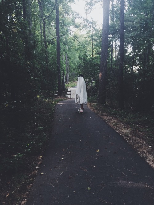 costlyblood: casualaffaire: Skateboarding ghost is back for the summer imagine hamlet’s dad