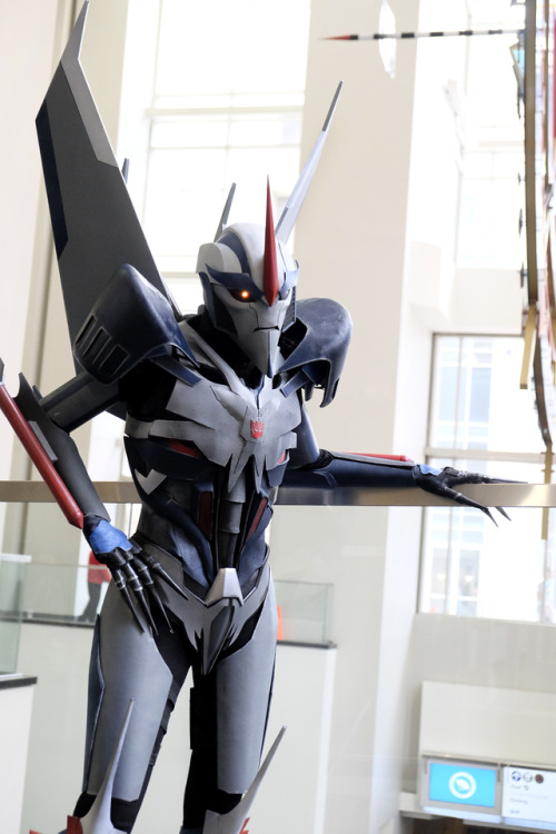 saintgale: Here are some photos from Otakon of my Starscream cosplay!  Again, thank you to everyone for the wonderful comments and feedback on this! It was a really great experience and a lot of fun, and I very much appreciate the support.  ♥    
