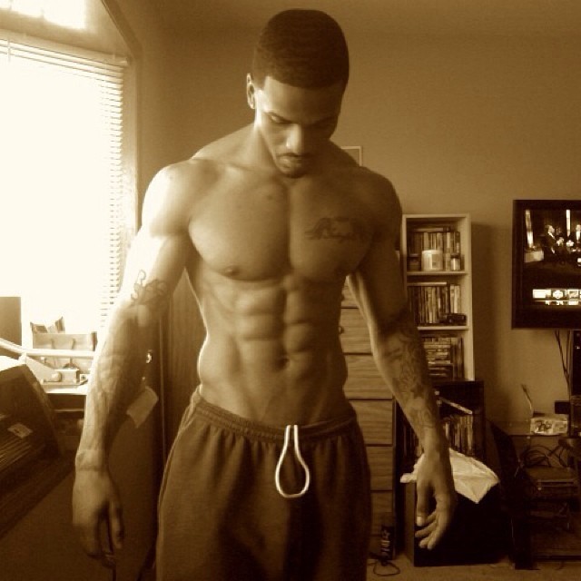 printwhisperer:  I dunno if it’s just the pants or if he’s indeed packin! For