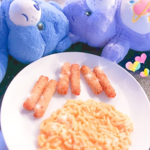 milkymoss: fishsticks and macaroni!