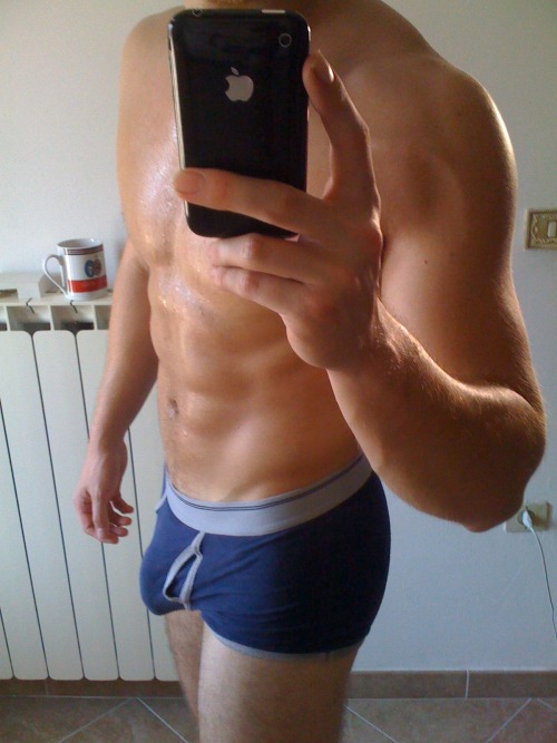 XXX instaguys:  Guys with iPhones Source: gwip.me photo