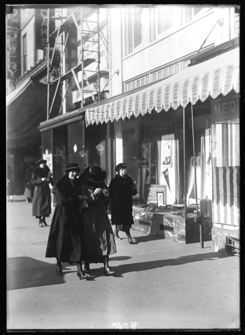 1915-1923. “Street views, pedestrians. Washington, D.C." Harris & Ewing Collection, L