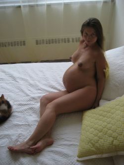 pregbab:  Relaxing with her cat
