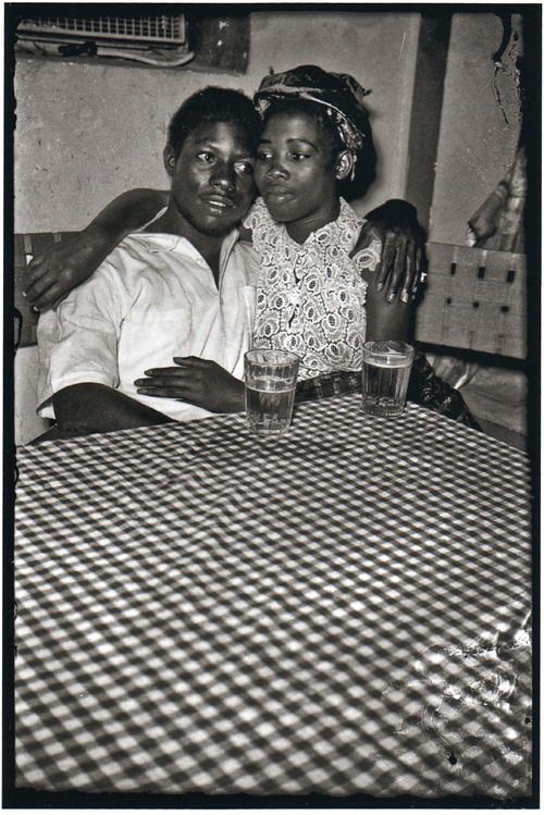 beautiesofafrique:   Couples in Kinshasa || Democratic Republic of Congo || Central Africa || by Jean Depara 