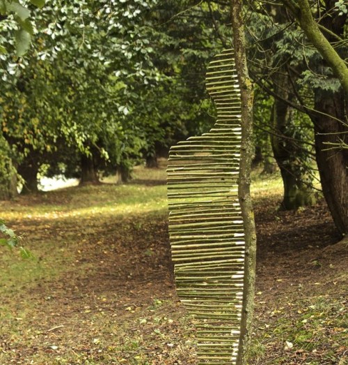 bubblewrench:Artist James Brunt Arranges Leaves and Rocks Into Elaborate Mandalasthat first one look