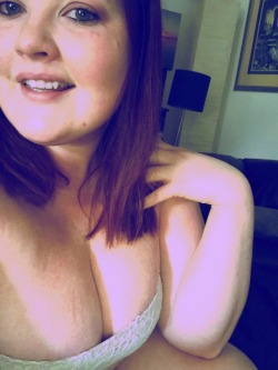 burnupbaby:  burntupbaby:  Happy Monday tumblr! I’m about to fall right out of my bralette 😝😘  Cleavage is explicit?