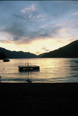 huskiphotography:  Last light. Lake Wakatipu,