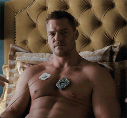 hunnam:Alan Ritchson as Hank HallTitans: porn pictures