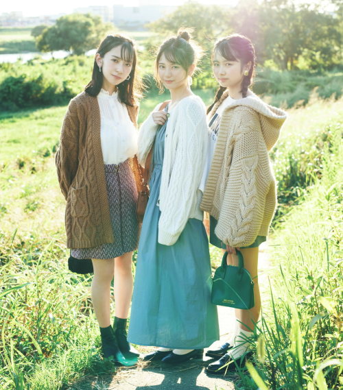 sakamichiclips:日向坂46の こさかなちゃん &amp; 美玖 &amp; ひなのが着る 恋するニットコーデ