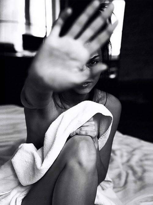 voglieperversediunuomo: lory-72:  Spegnete immediatamente quella luce!!!! Buongiorno mondo… lory-72 