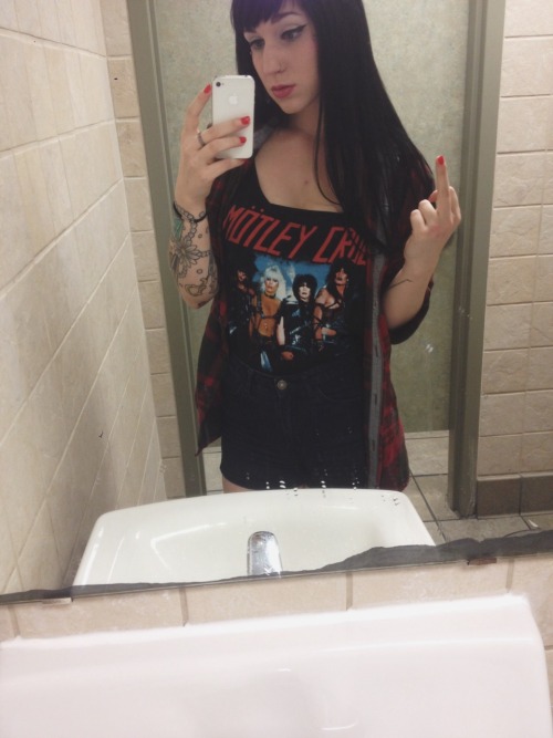inhaleaggression:  Whataburger bathroom selfies