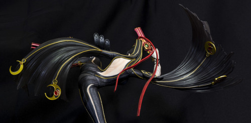 yoshesqueblr:  1/6 Bayonetta (Flare) sculpted by Yoshizawa Mitsumasa  1/7 Bayonetta (Phat Company) sculpted by  Melting Neuron  
