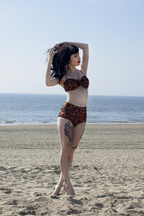 sellyourseconds:  modifiedmuggles:  sellmysoulforrocknroll:  sellyourseconds:  Not sure if I’m confident enough to post this but fuck it aaaaaaall! NEW BIKINI AND I LOVE IT  Picture taken by Rosey Jones (roseyjones.tumblr.com)  BABe  Goals   Wooooh