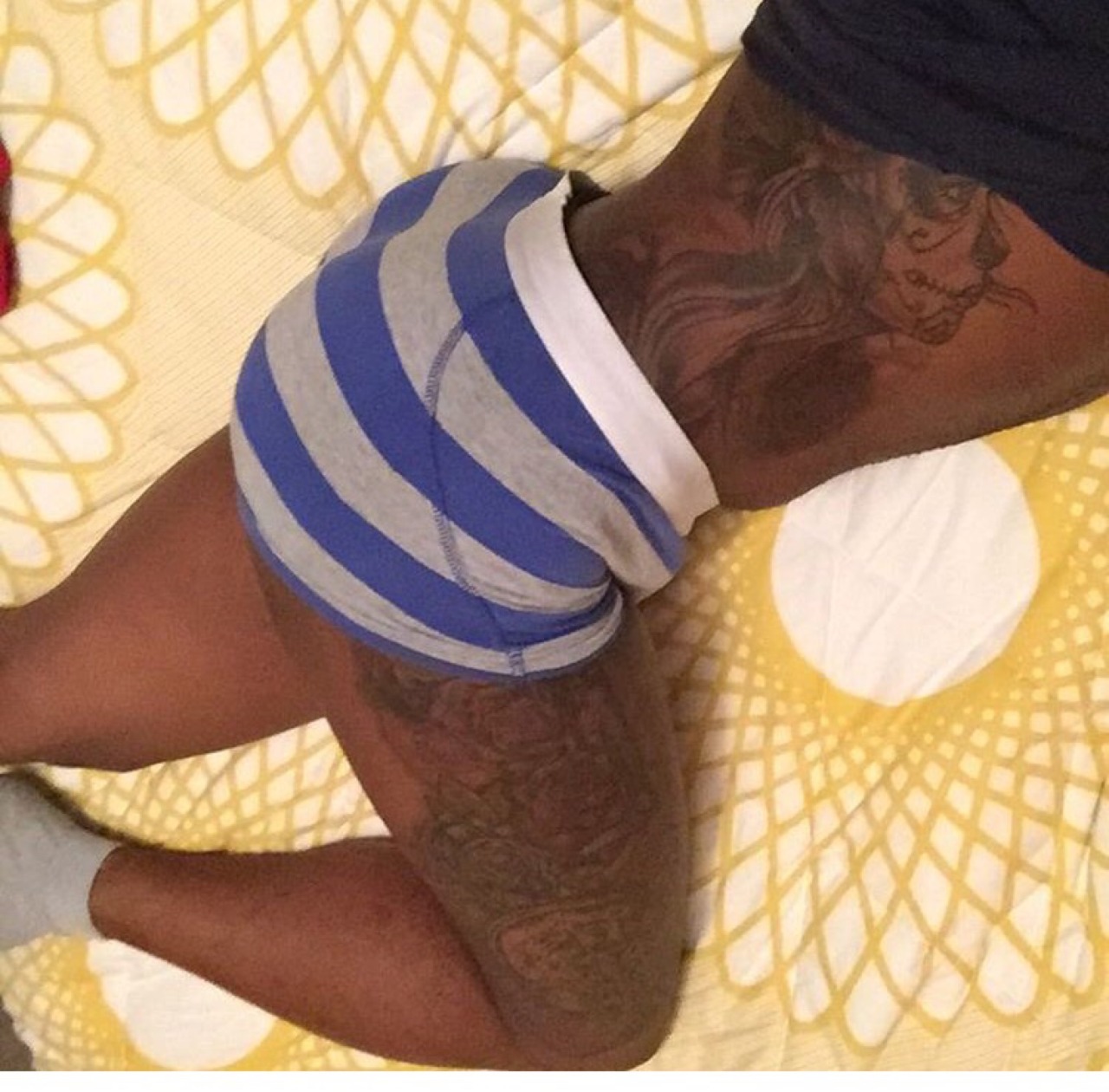 iloveazz89:  iloveazz89.tumblr.com   To submit ass pics send them to KIK : topjerzee.