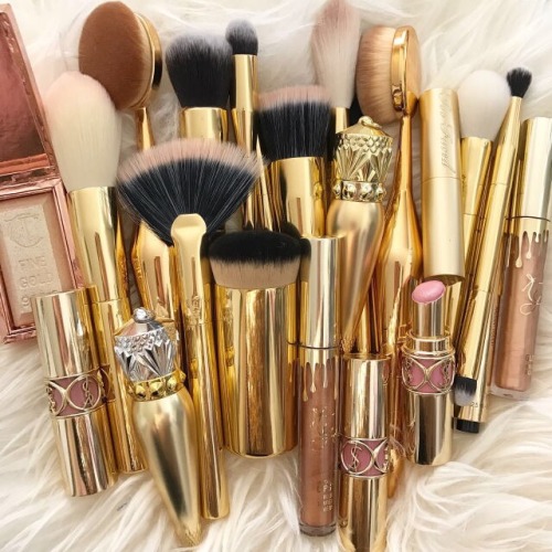 sissydonna: white-luxury-x: Glam&Makeup✨ Where Boys Will Be Girls