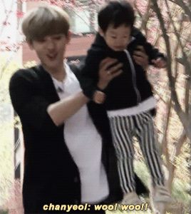 ohbaekhyuns: chanyeol appa being cute with baby seojun 