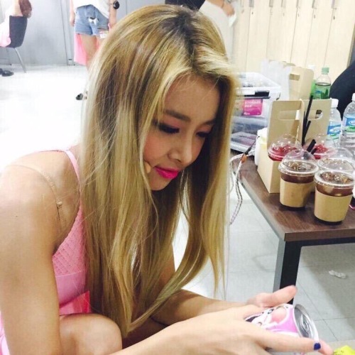 girlfriend yubin