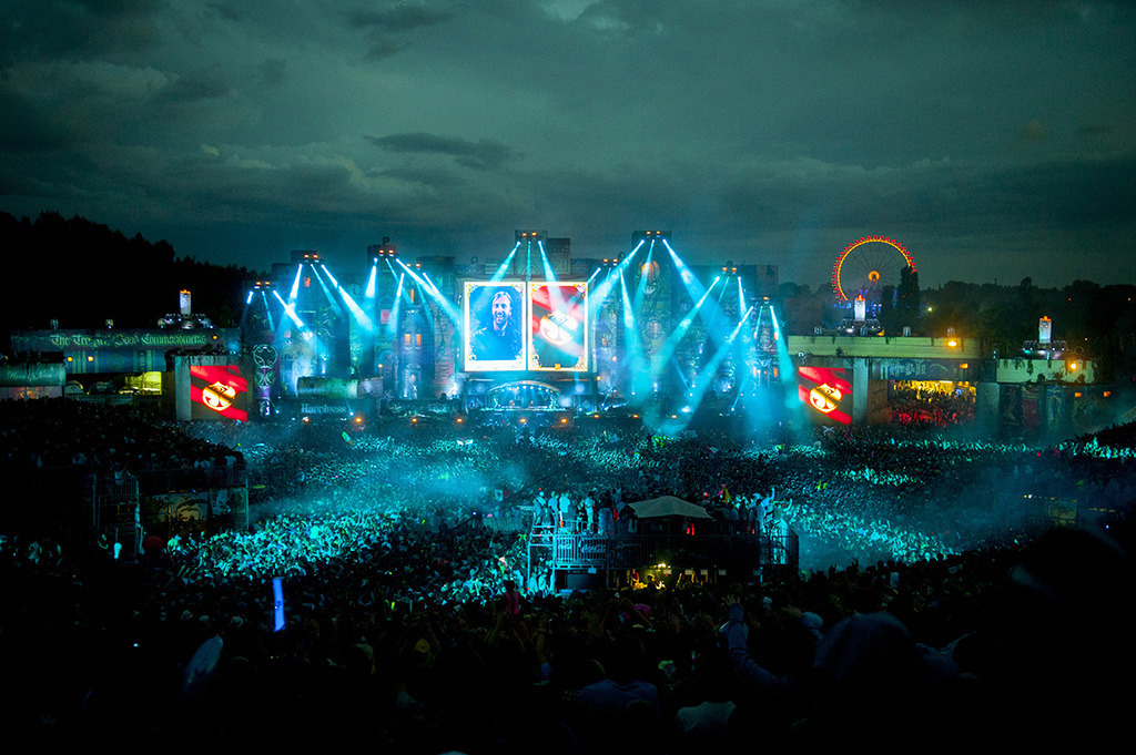 nitanhermosa:  eternalsmile-99:  jovenyfabuloso:  tomorrowland 2013   juro que algun