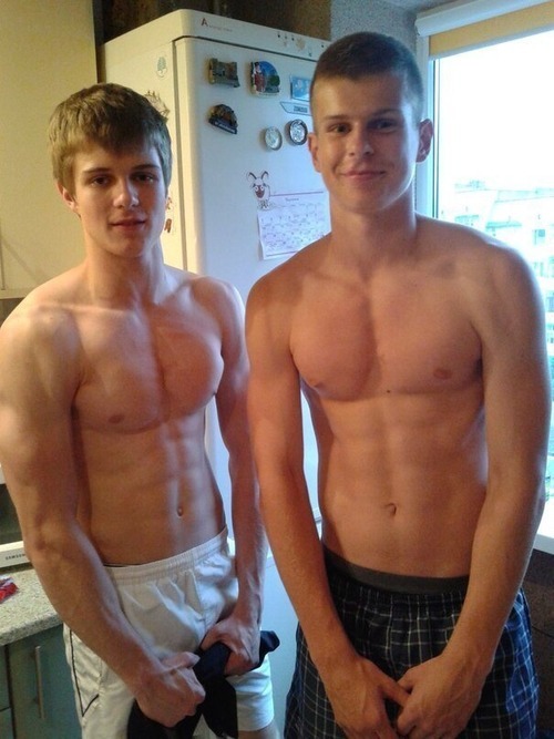 https://sexyboysbeingsexy.tumblr.com/post/119663410504