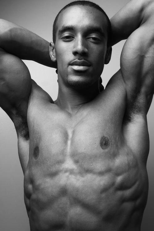 testosteronecheck:
“ BRANDON P
”
www.topblackmodels.co.uk