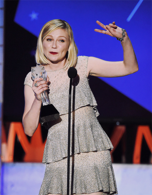 Kirsten Dunst accepts Best Actress in a Movie Made for Television or Limited Series award for &lsquo