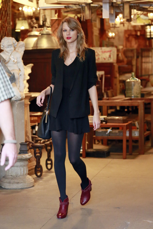 tayswiftdotcom:Shopping at an antique shop in Los Angeles (x)