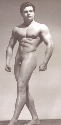 smallpenisobsession:  Classic muscle with a tiny dick.