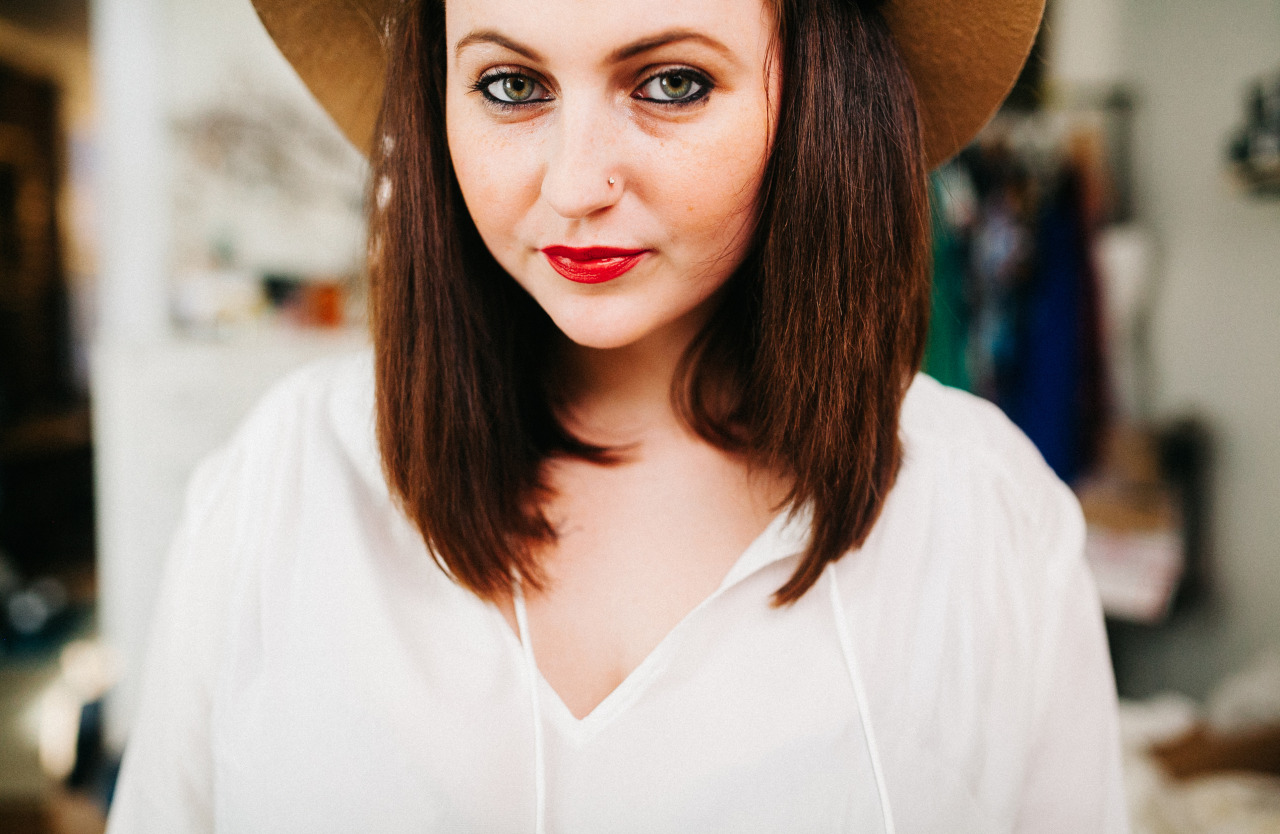 imthecatlady:  I decided to put on makeup and take pictures of myself on my big girl
