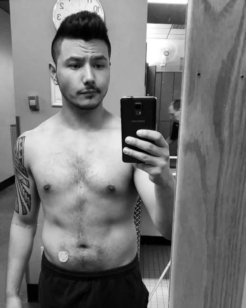 Just got a haircut and so much fresher! Whew it was getting unmanageable. Also, I’ve gone up a little bit in BF% but it’s okay cuz I'ma get back to where I want to be! :D #gay #gaymuscle #fitness #haircut #gymrat #gym